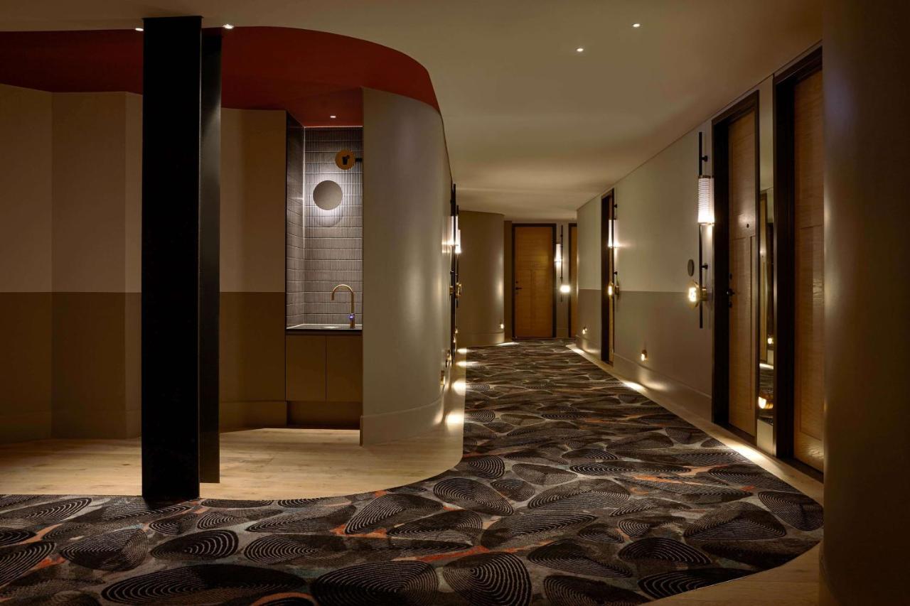 Hotel Qt Auckland Exteriér fotografie A corridor at the hotel