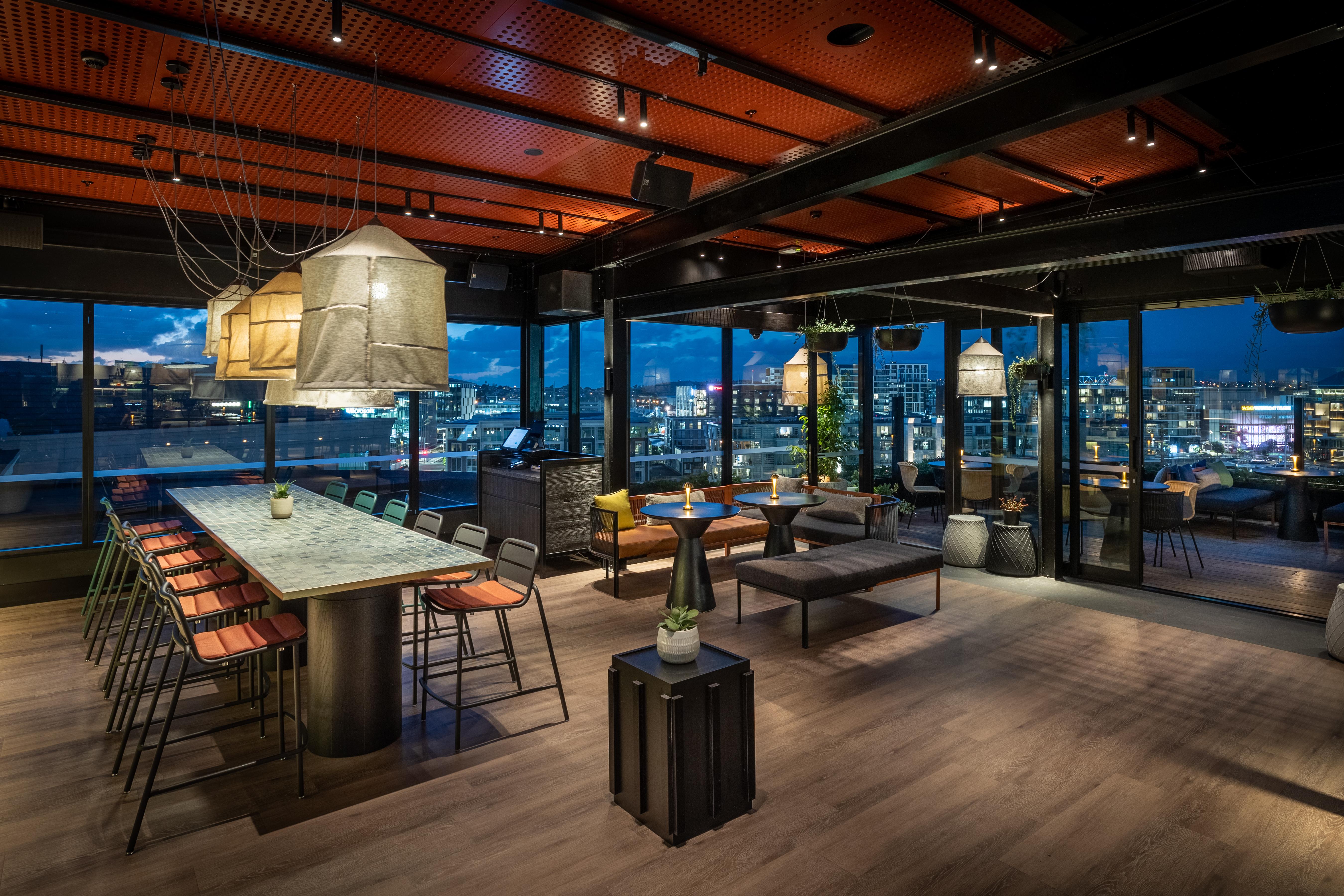 Hotel Qt Auckland Exteriér fotografie The rooftop bar at the Standard East Village